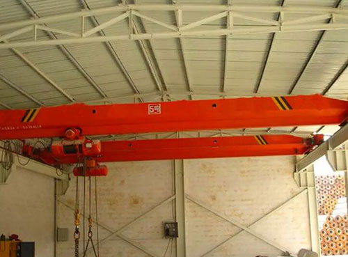 單梁行車內(nèi)部構(gòu)造中的電氣系統(tǒng)是如何布置和連接的？