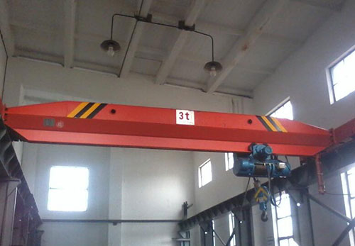 單梁行車內(nèi)部構(gòu)造中的控制系統(tǒng)是如何實(shí)現(xiàn)對(duì)行車運(yùn)行的控制和調(diào)節(jié)的？