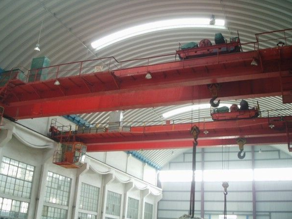 雙梁行車變頻器控制有哪些常用的控制策略和算法？