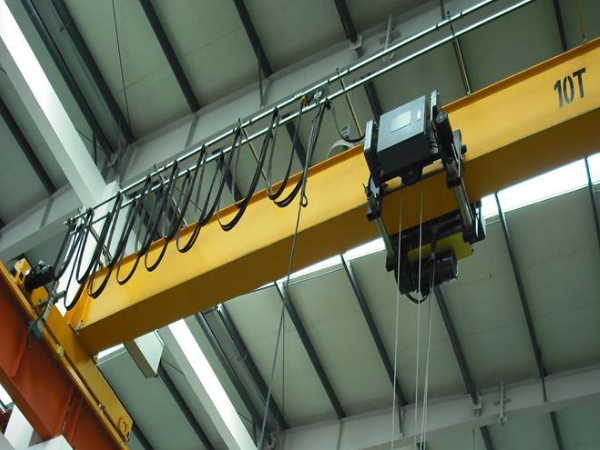 如何根據工作負載調整單梁行車控制電路的參數？