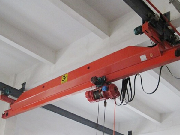 單梁行車控制電路中的**回路設(shè)計要點(diǎn)是什么？