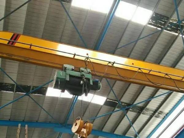 單梁起重機(jī)紅色線為何連接主接觸器線圈？有何功能？