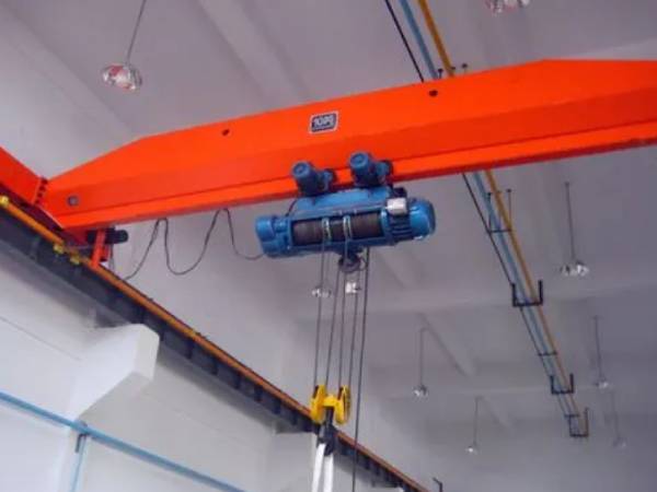 單梁起重機(jī)遙控器接線(xiàn)故障的常見(jiàn)原因有哪些?